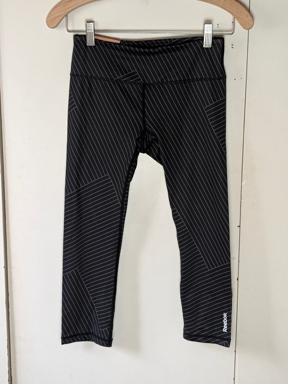 Reebok Black & Gray Striped Skinny Capri Leggings XS